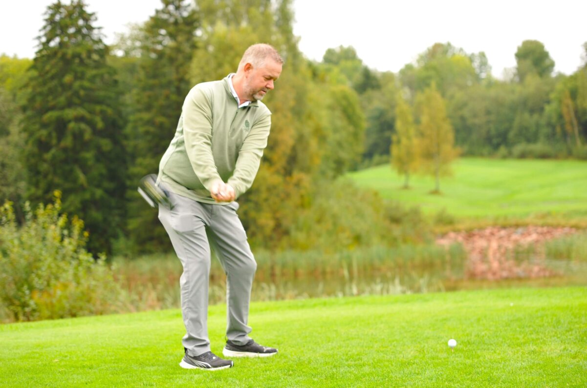 Ulriksen, selv en ivrig golfer med handicap seks, er stolt over utviklingen i klubben.